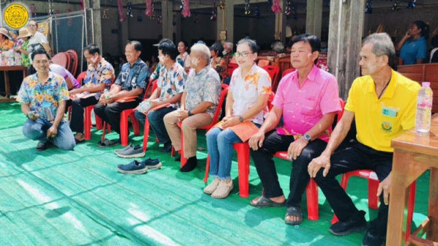 ร่วมสรงน้ำพระสงฆ์ เนื่องในประเพณีสงกรานต์ วัดทุ่งน้ำตก