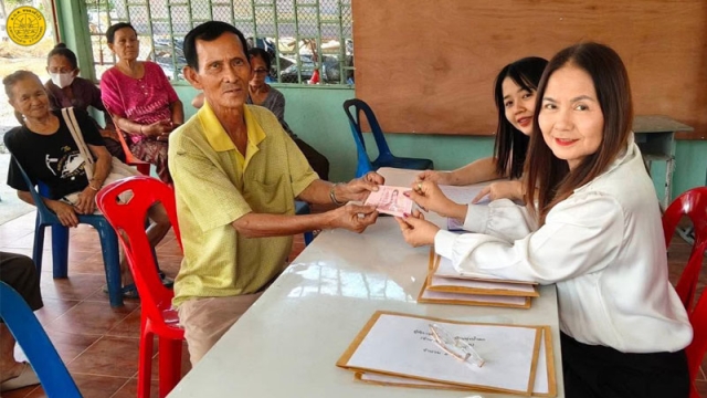 ออกมอบเบี้ยยังชีพให้กับผู้สูงอายุ ผู้พิการ ประจำเดือนกุมภาพันธ์ 2569