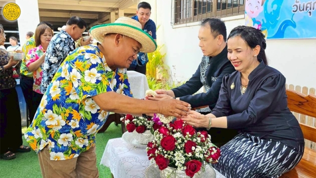 สืบสานประเพณีสงกรานต์