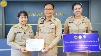 รับมอบเงินอุดหนุนโครงการปรับสภาพแวดล้อมที่อยู่อาศัยสำหรับผู้พิการ