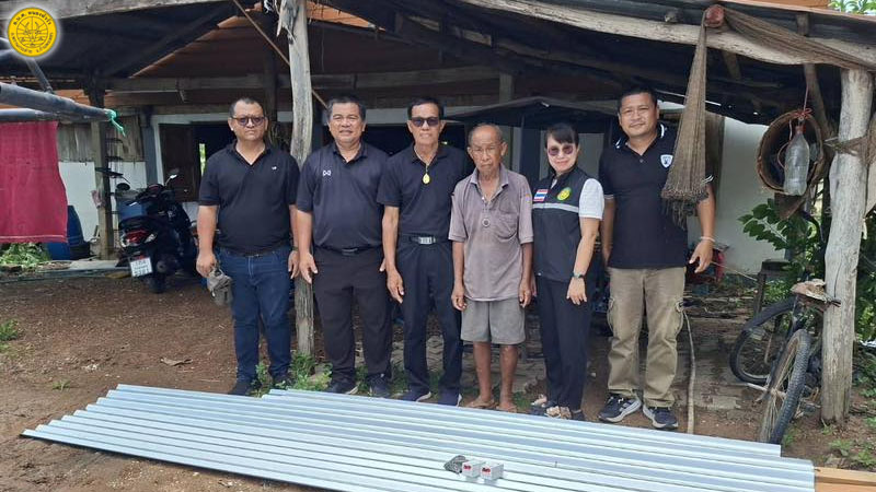 มอบวัสดุซ่อมเเซมที่อยู่อาศัยจากเหตุวาตภัย